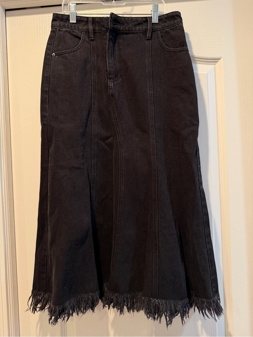 Urban Revivo Black Denim Raw Frayed Hem Midi Skirt Size 4⁠